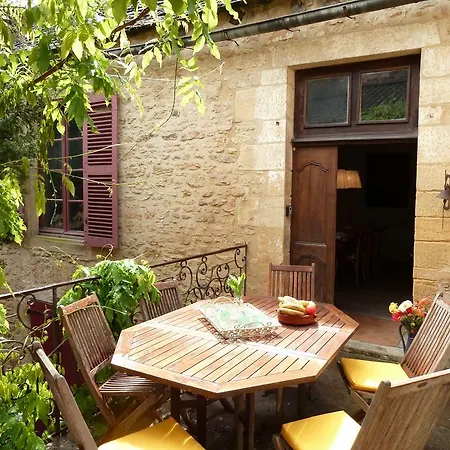 L Elegant Medieval Apartment *