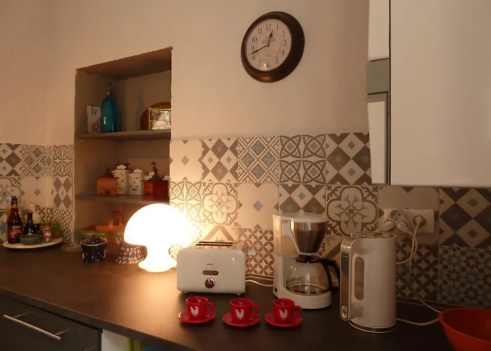 L Elegant Medieval Apartment